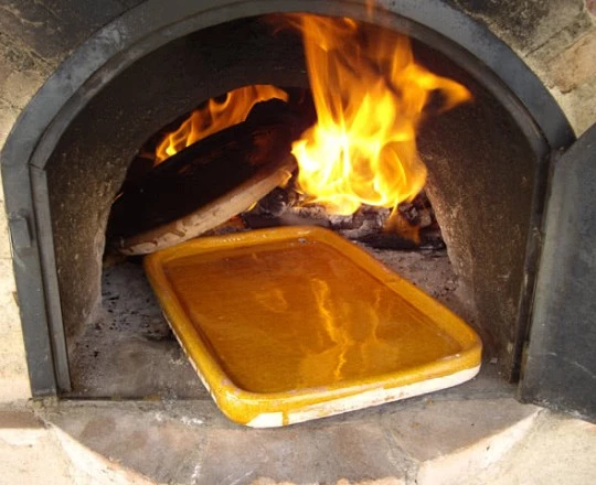 Parrillada de chorizo y panceta en horno de Pereruela